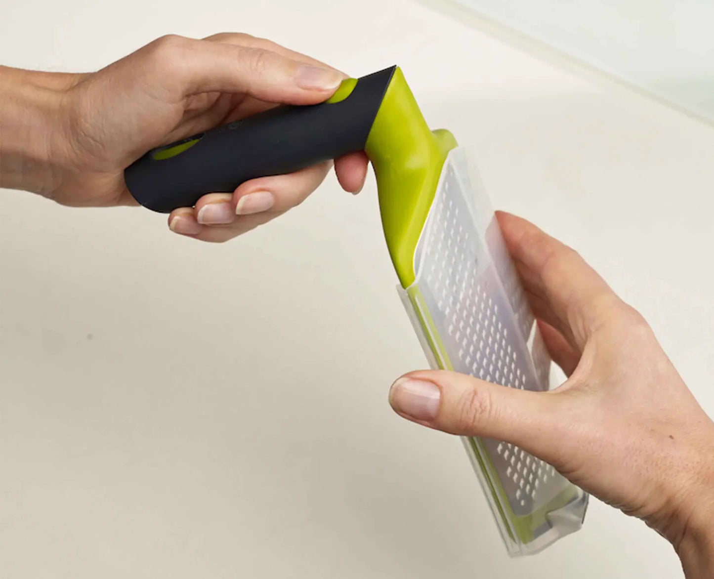 Twist Grater, Coarse And Fine Blades