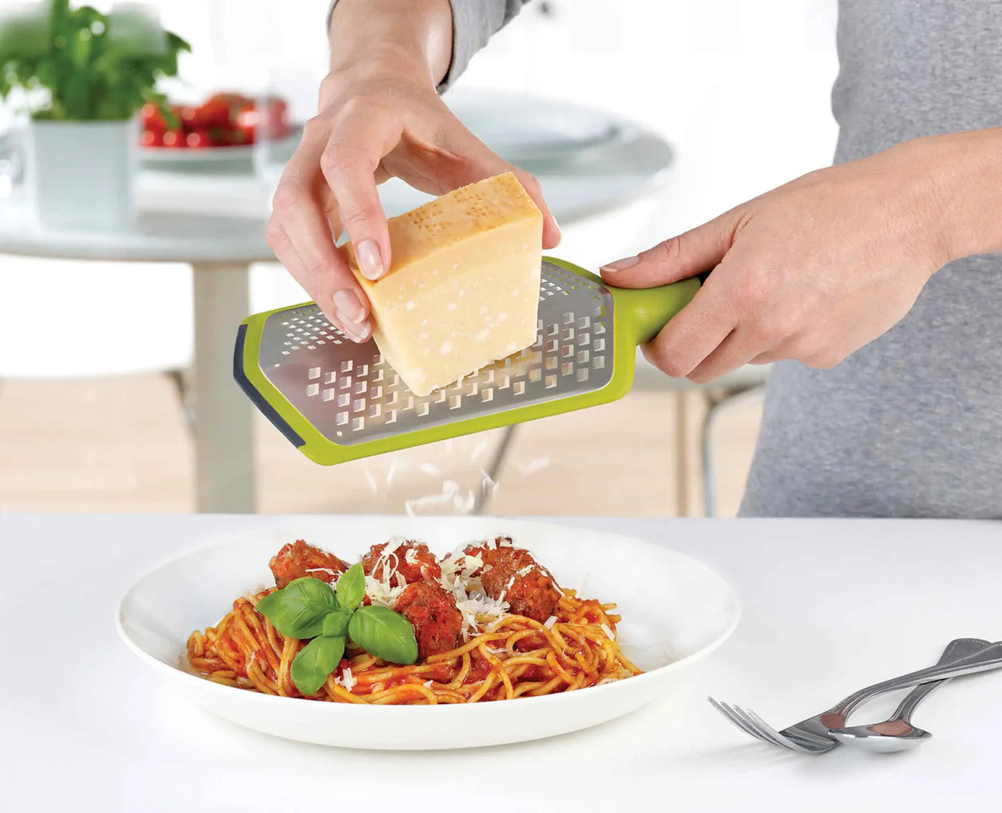 Twist Grater, Coarse And Fine Blades