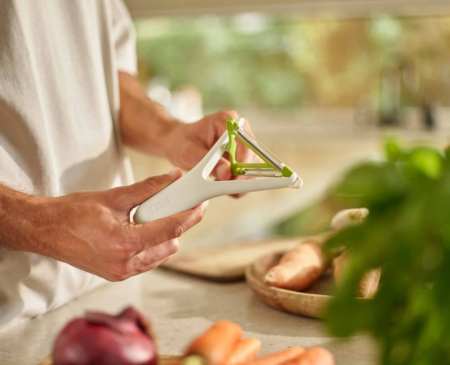 Switch 2-in-1 Peeler - Stone/Green