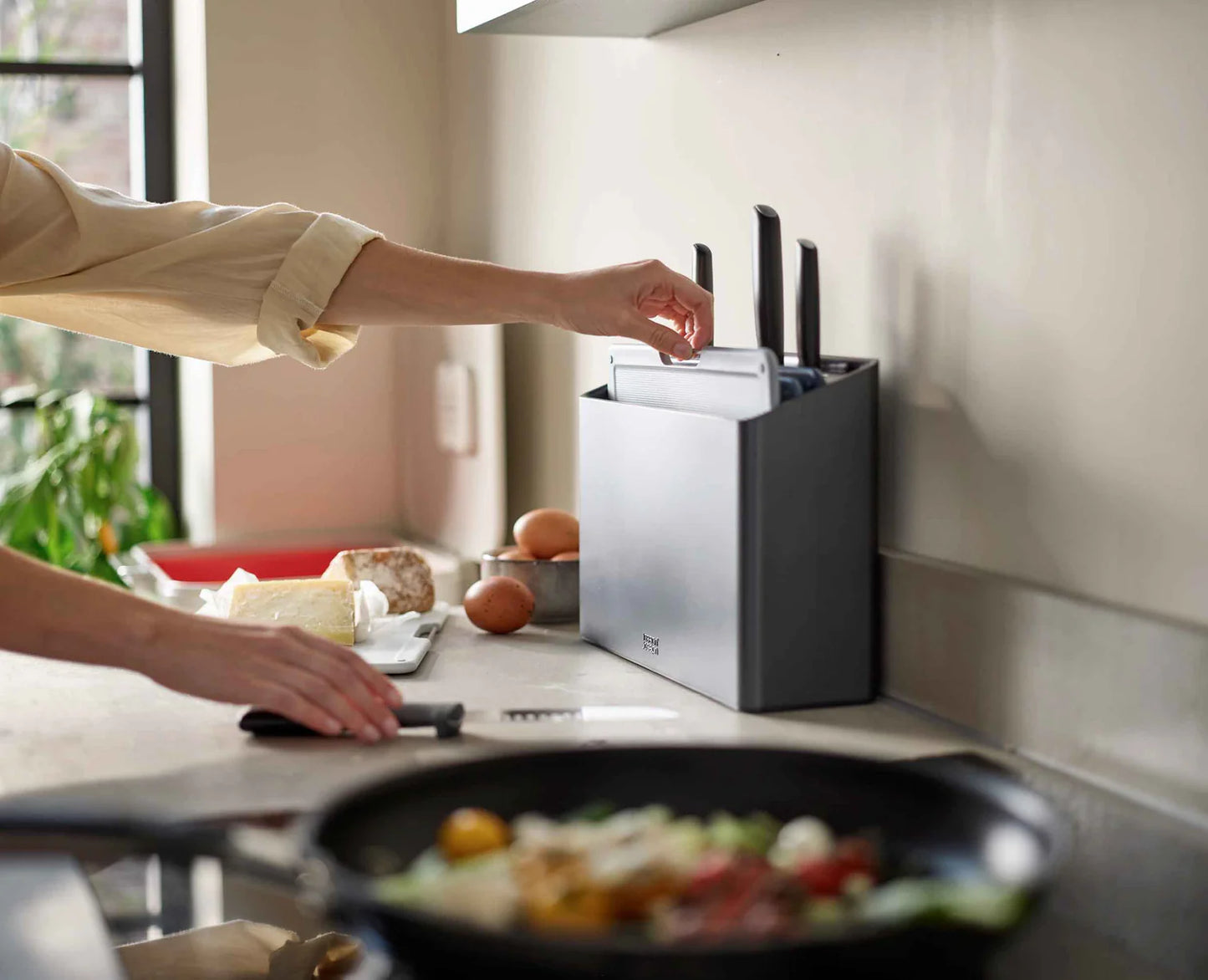 Folio Plus Knife & Chopping Board Set (Set of 8) - Graphite