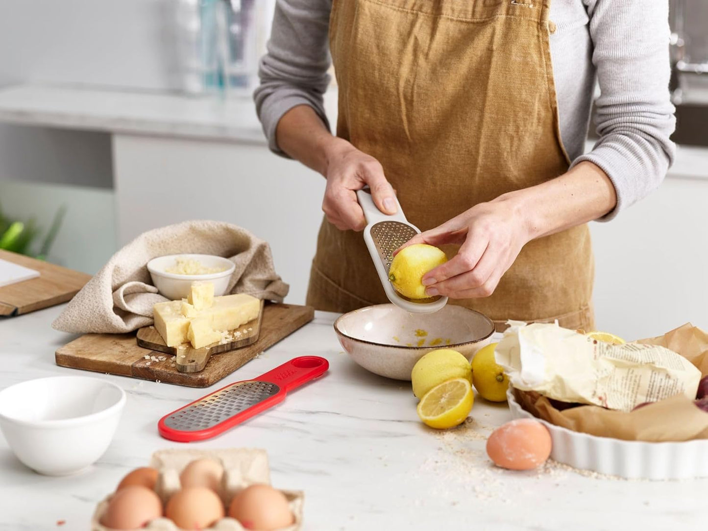 DUO Set Of 2 Graters - Grey/Red