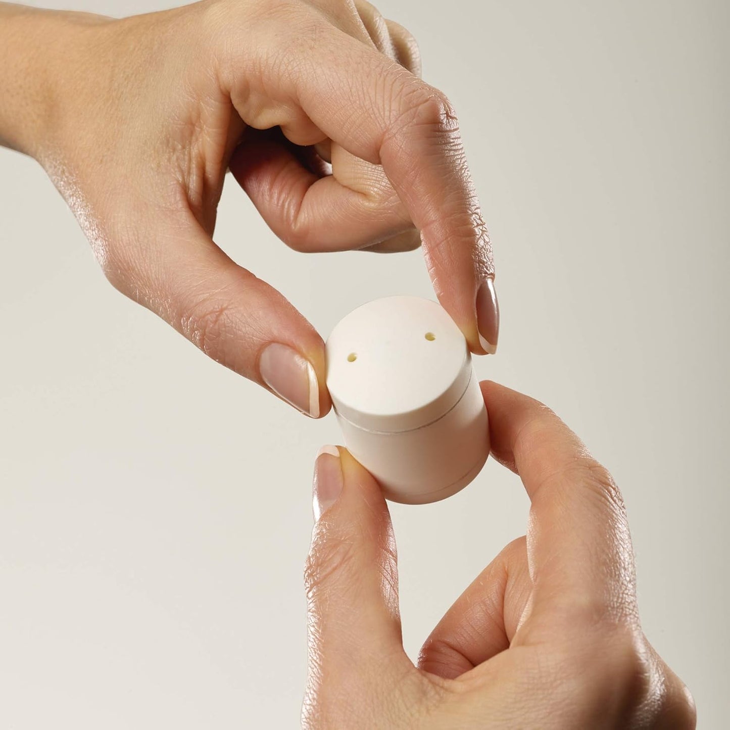 Go Eat Salt & Pepper Set - Black/White