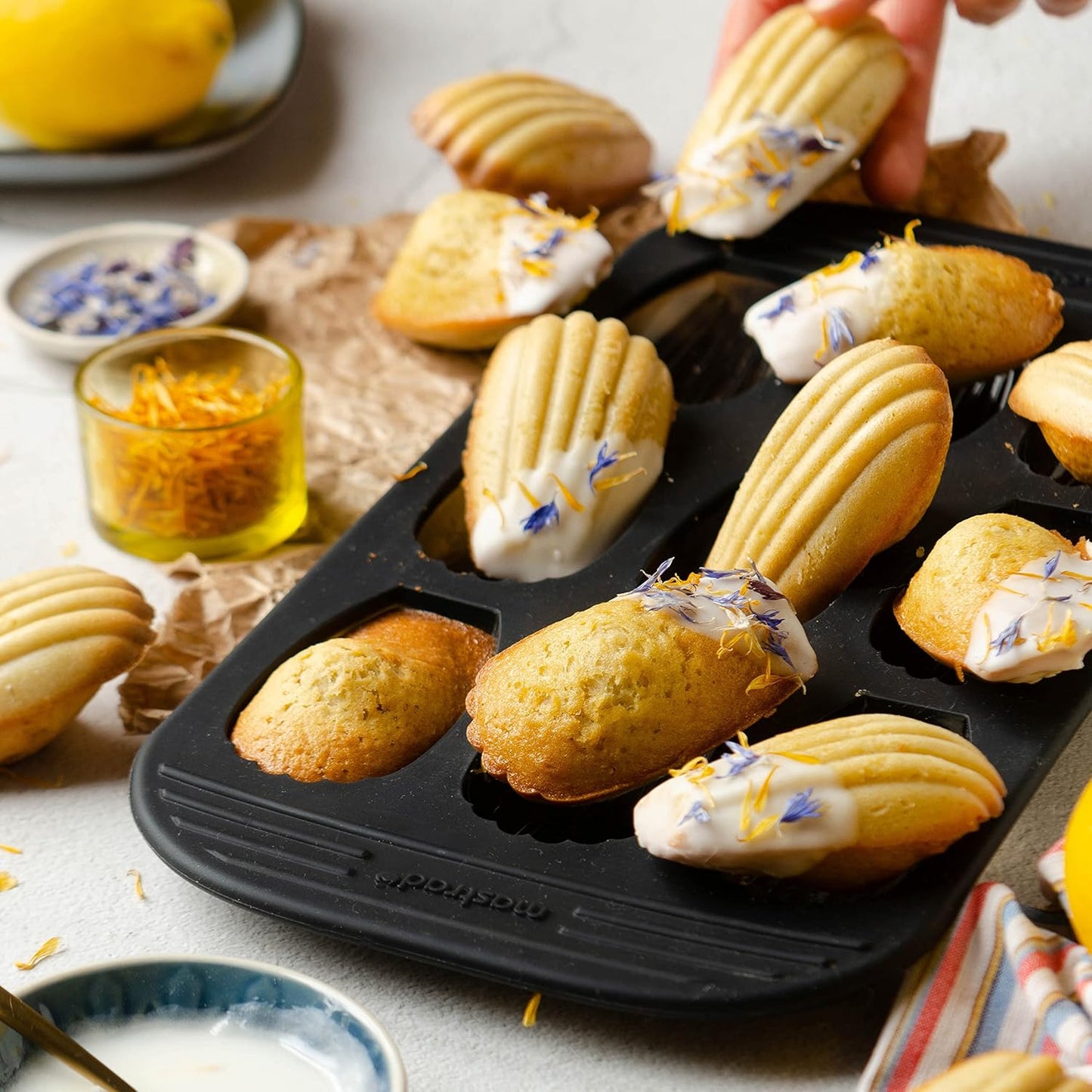 9 Madeleine Baking Pan - Grey Translucent