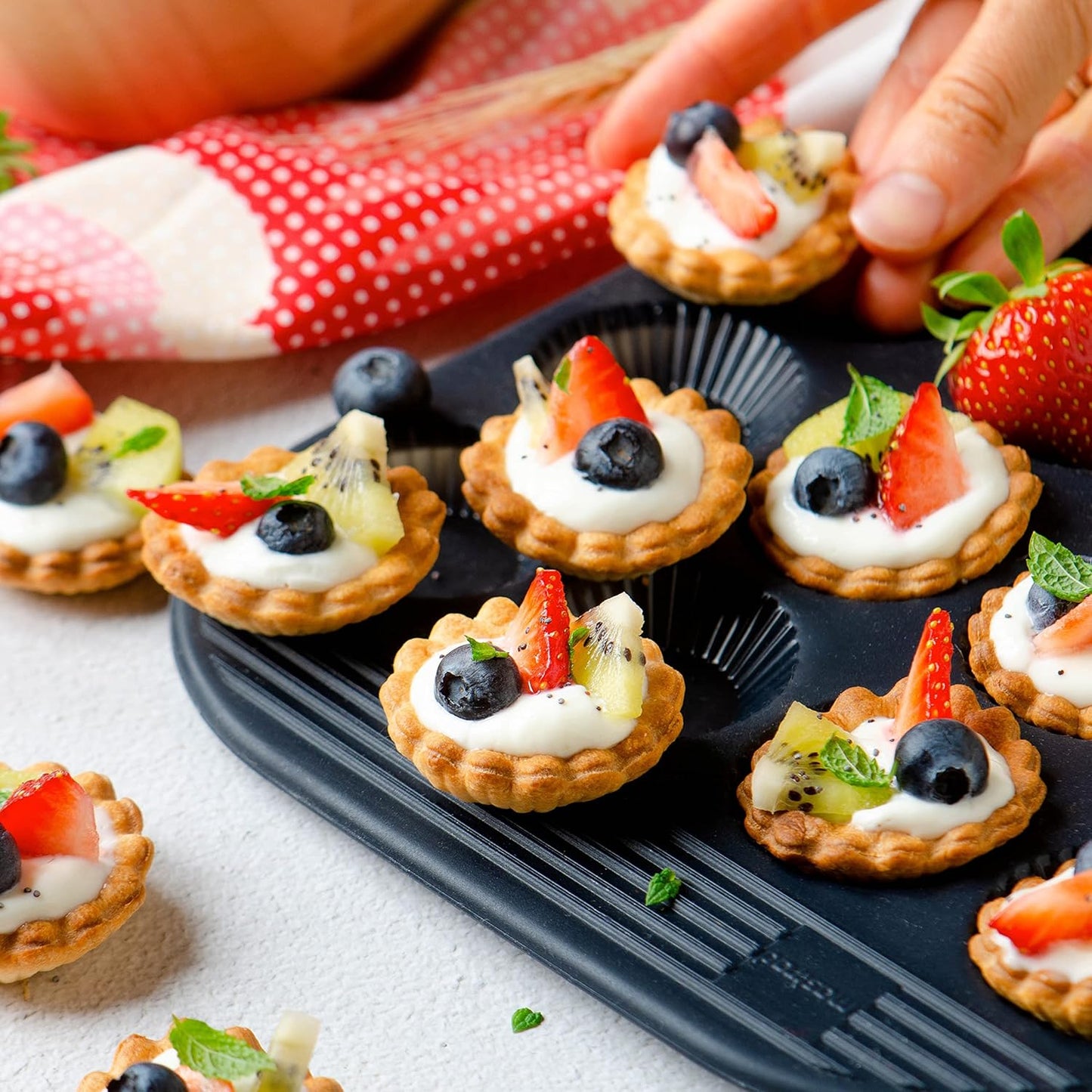 16 Fluted Mini Tarlet Baking Pan - Grey Translucent