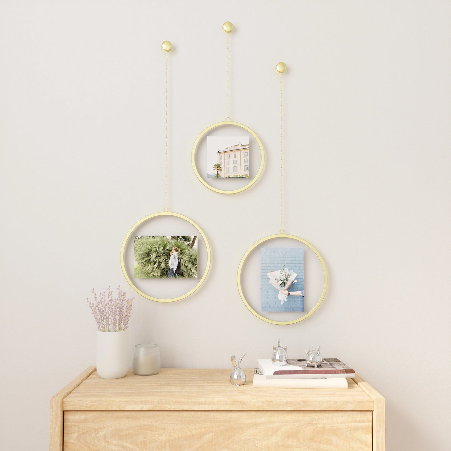 Fotochain Circular Photo Display - Matte Brass
