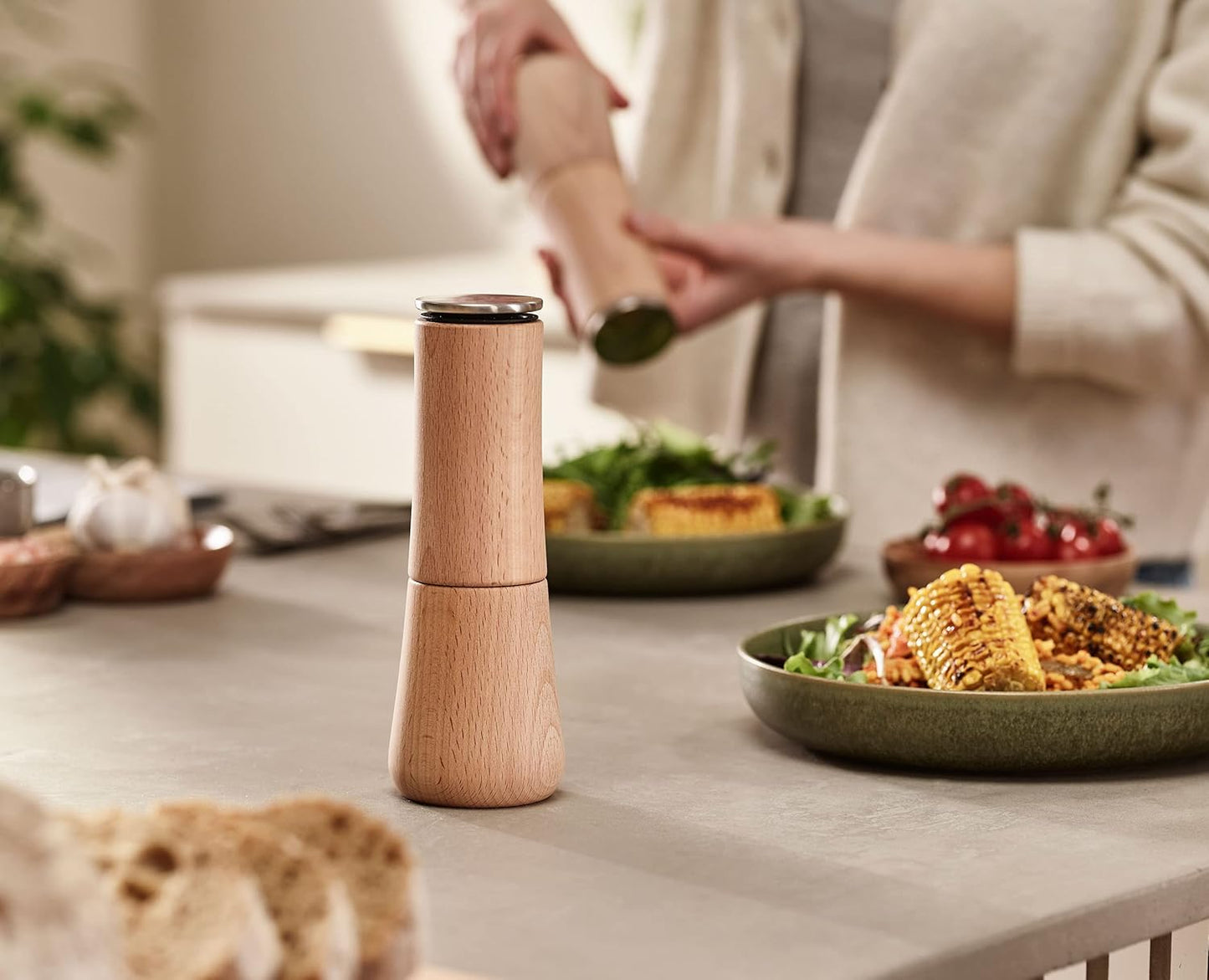 Milltop Wood No-Spill Pepper Mill